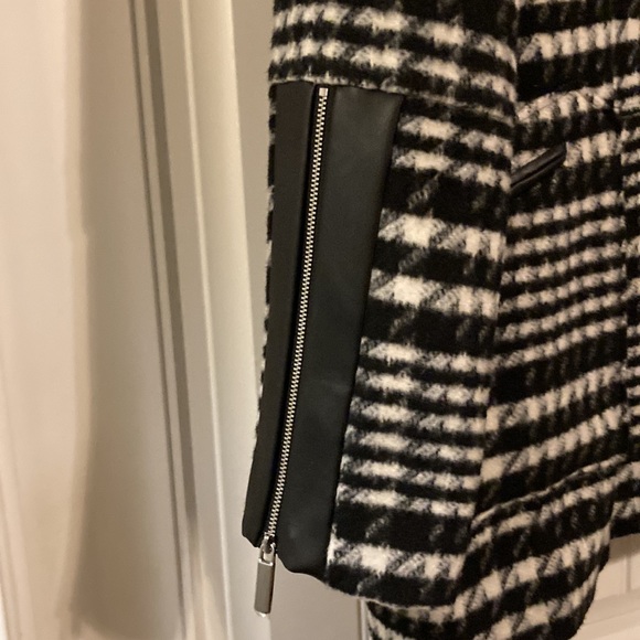 Black and White herringbone 3/4 jacket. - Picture 2 of 9